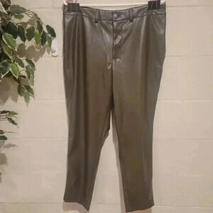 BCBGeneration Women Faux Leather Pant Straight Leg Size LARGE Olive Pockets EUC.